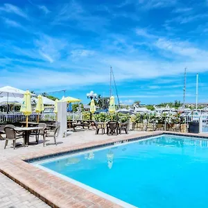 Waterfront, Pool, Tiki Bar & Grill, Gym, Location! Sarasota